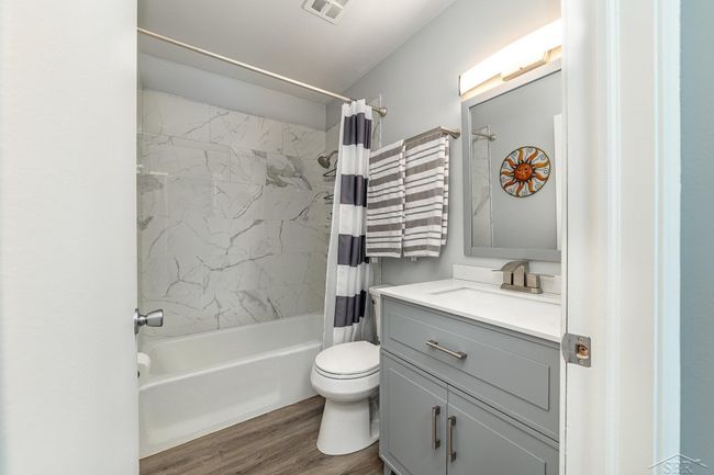 Full Bathroom | Image 11