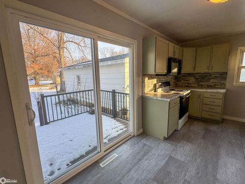 316 Park St, Sheffield, IA, 50475-7757 | Card Image