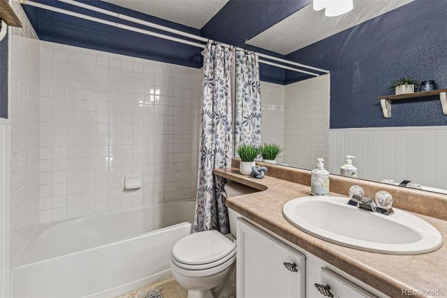 Full bath on upper level | Image 21