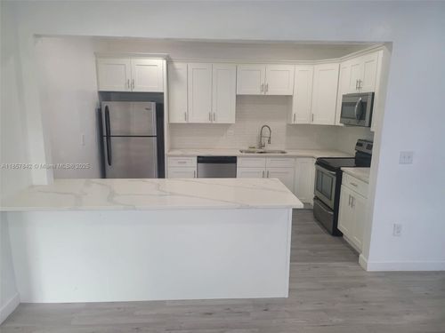 1-14930 Nw 16th Dr, Miami, FL, 33167-1040 | Card Image