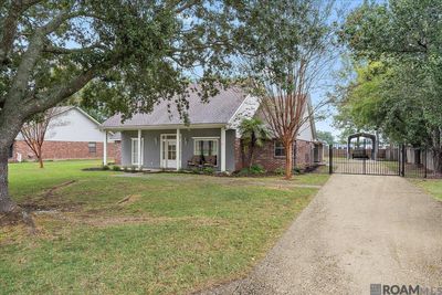 7969 Darlene Ave, House other with 3 bedrooms, 2 bathrooms and null parking in Denham Springs LA | Image 1