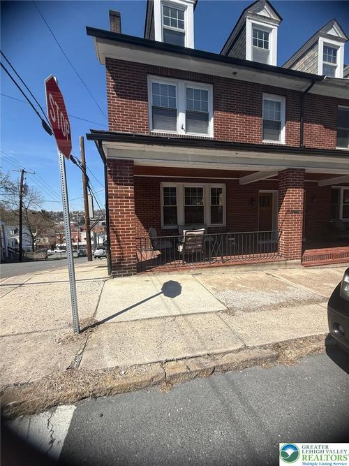 1132 Mahantongo St, POTTSVILLE, PA, 17901-3028 | Card Image