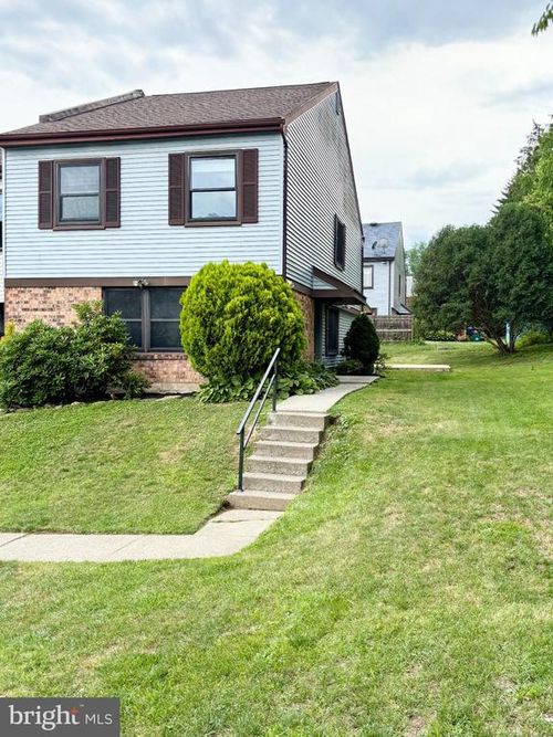 1726 Saratoga Ct, ALLENTOWN, PA, 18104-1716 | Card Image