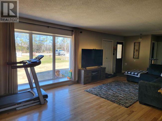 19284 Highway 613, Home with 3 bedrooms, 2 bathrooms and null parking in Devlin ON | Image 6
