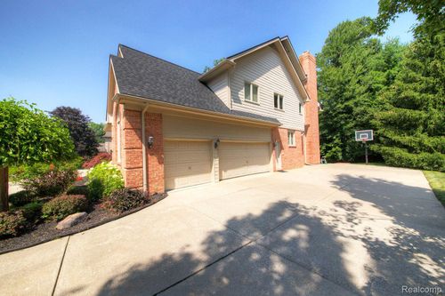 29826 Bradmoor Ct, Farmington Hills, MI, 48334-3269 | Card Image
