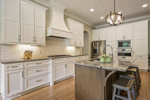501 Lone Willow Dr, Knoxville, TN, 37934-4589 | Card Image