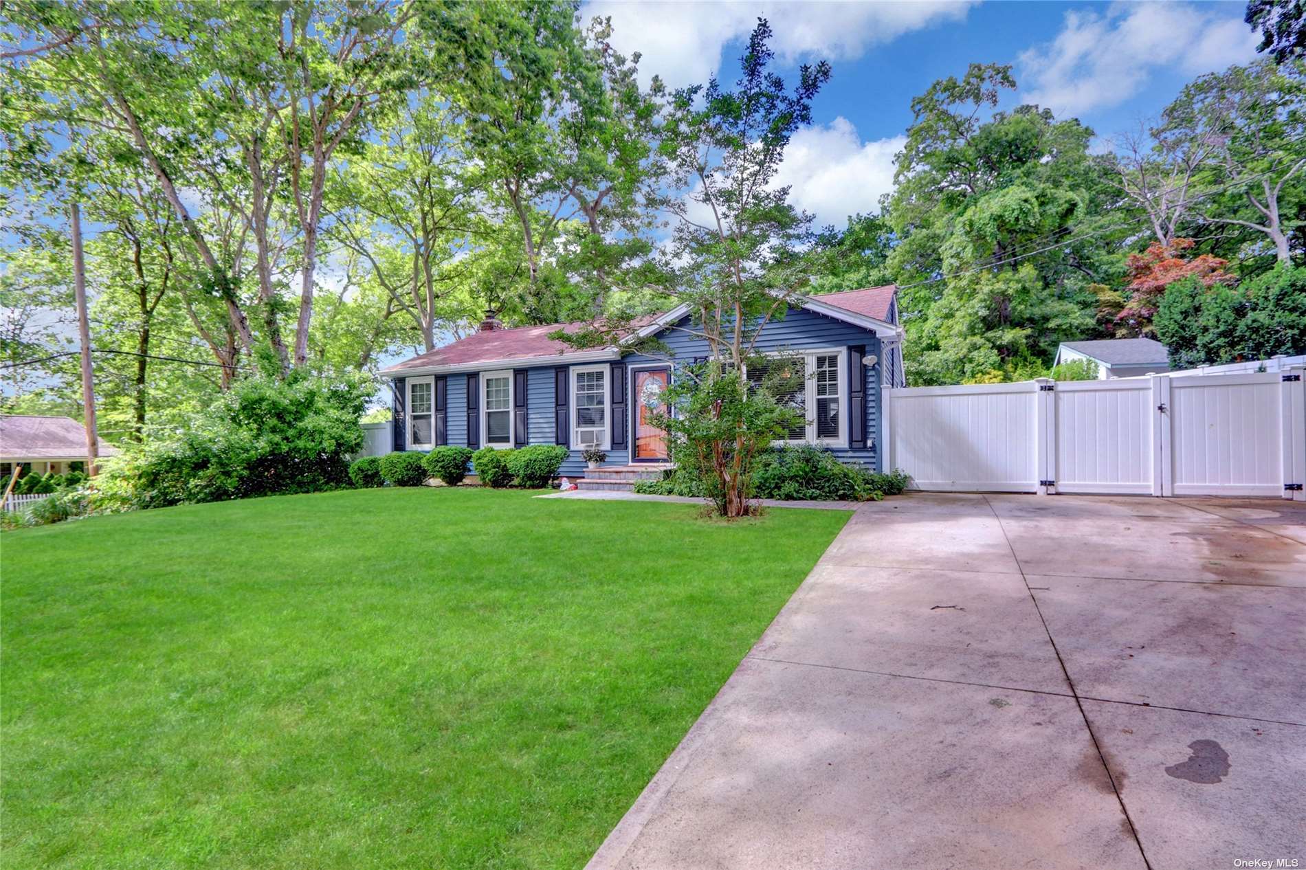 Syosset Rd, Sound Beach, NY 11789