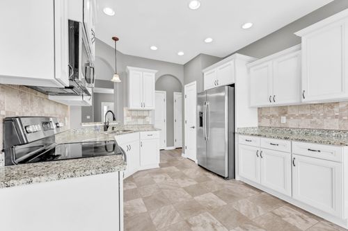 1233 Chinook Cir, Clarksville, TN, 37042-8233 | Card Image