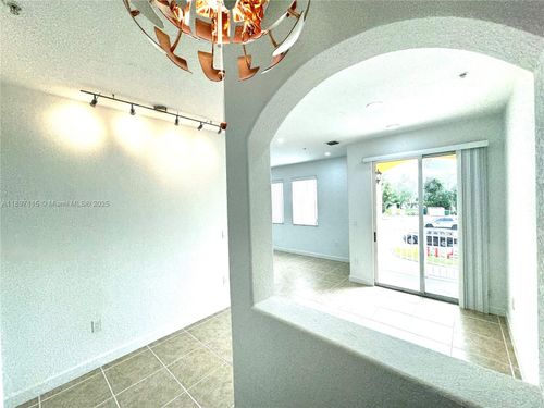 unit-208-10012 Nw 7th St, Miami, FL, 33172-4096 | Card Image