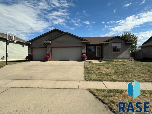 904 Honeysuckle Dr Drive, Harrisburg, SD, 57032 | Card Image