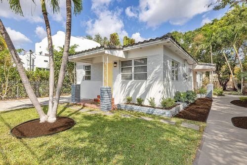 545 Ne 64th St, Miami, FL, 33138-6131 | Card Image