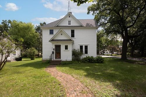 520 12th St Se, Menomonie, WI, 54751-1952 | Card Image