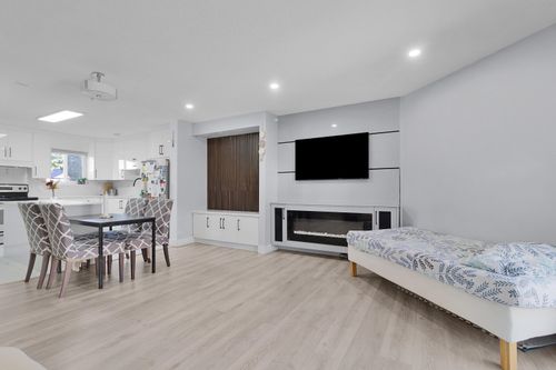 77-6657 138 St, Surrey, BC, V3W5G7 | Card Image