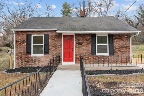621 E Sharpe St, Statesville, NC, 28677-5924 | Card Image