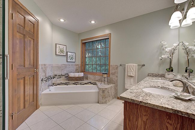 Owner Bath (view 3 of 3) | Image 28