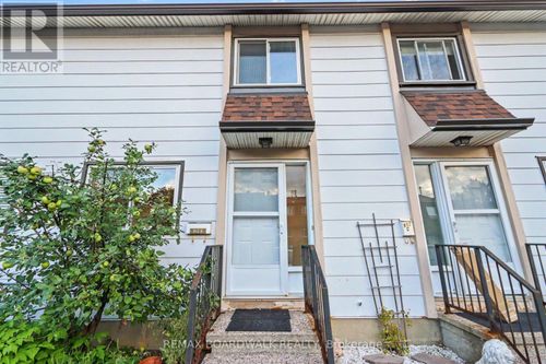 912 B Elmsmere Rd, Ottawa, ON, K1J7T6 | Card Image