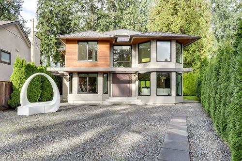 4577 Capilano Rd, North Vancouver, BC, V7R4K2 | Card Image