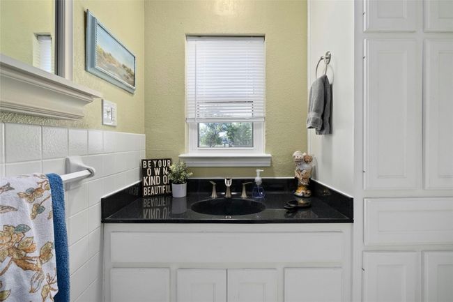702 S Groos St, House other with 3 bedrooms, 2 bathrooms and 4 parking in Kyle TX | Image 21