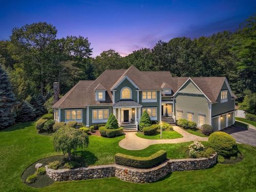 2 Goldman Cir, Bedford, MA, 01730-1371 | Card Image