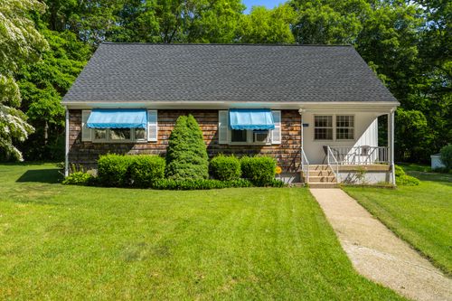 8 Nelson Dr, East Lyme, CT, 06333-1119 | Card Image