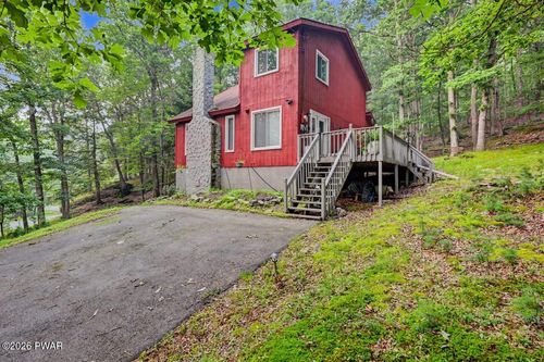 214 Manchester Dr, Bushkill, PA, 18324-8254 | Card Image