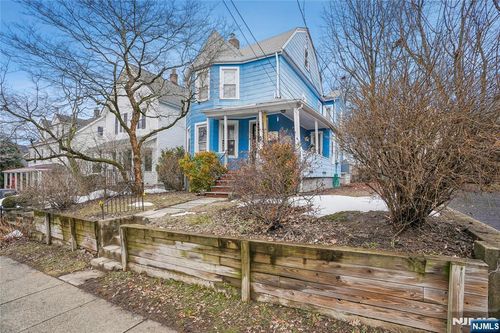 68 Chestnut St, Montclair, NJ, 07042-3840 | Card Image