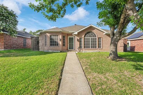 2832 Claremont Dr, Grand Prairie, TX, 75052-4304 | Card Image