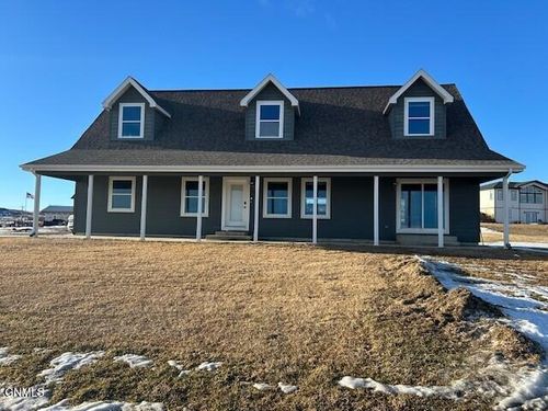 4464 146w Ave Nw, Williston, ND, 58801-8731 | Card Image