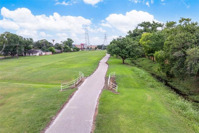 Meet friends and neighbors on the nearby Walking & running Trail | Image 32