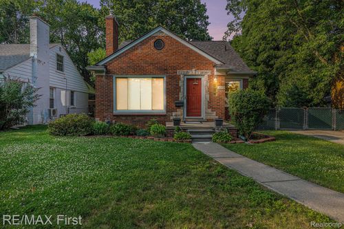 1070 Hampton Rd, Grosse Pointe Woods, MI, 48236-1342 | Card Image