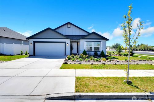 4735 W Cottontail St, Moses Lake, WA, 98837-8868 | Card Image