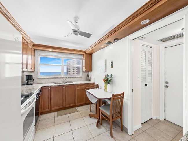 APT-928D - 3310 S Ocean Blvd, Condo with 1 bedrooms, 2 bathrooms and null parking in Highland Beach FL | Image 9