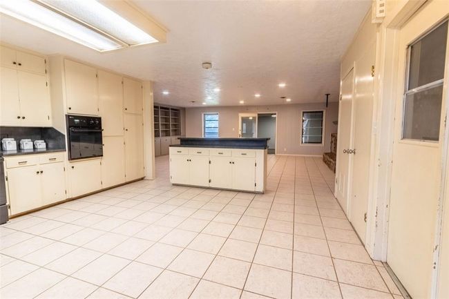 409 W Buffalo St, House other with 3 bedrooms, 2 bathrooms and null parking in Caldwell TX | Image 4