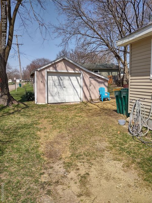 405 Roosevelt Ave, Mount Morris, MI, 48458-1461 | Card Image