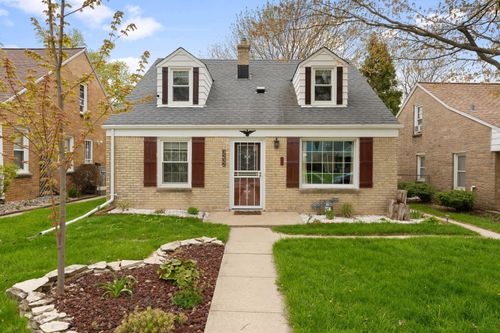 3232 N 79th St, Milwaukee, WI, 53222-3933 | Card Image