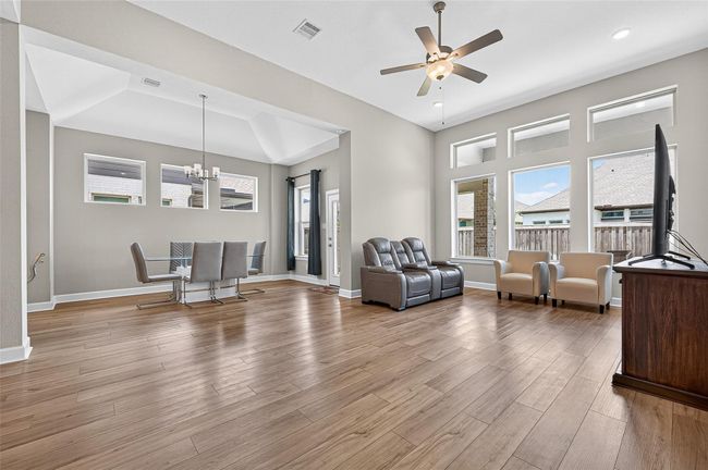 Family/Dining Combo | Image 10