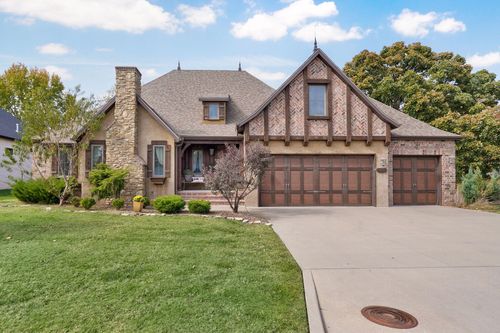 8324 Rolling Hills Dr, Nixa, MO, 65714-7393 | Card Image