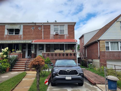 43 195th St, Flushing, NY, 11358-3519 | Card Image