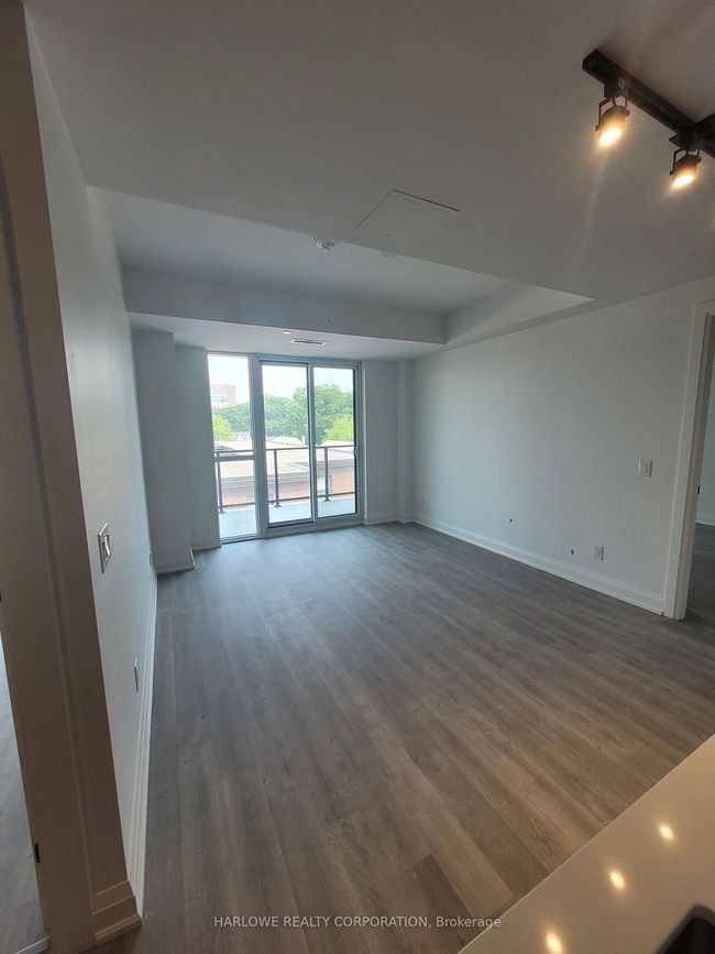 413 - 2369 Danforth Ave, Condo with 2 bedrooms, 2 bathrooms and 1 parking in Toronto ON | Image 6