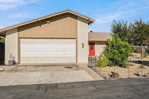 833 W Chase, El Cajon, CA, 92020 | Card Image