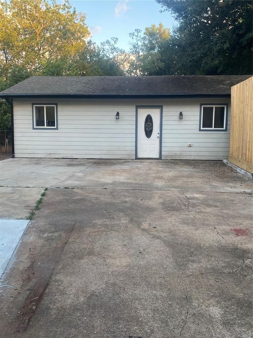 b-7 Dowling St, La Marque, TX, 77568-4818 | Card Image