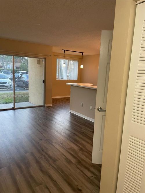 apt-113-2640 S University Dr, Davie, FL, 33328-1475 | Card Image