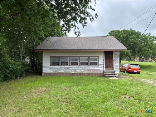 601 E 5th St, Nixon, TX, 78140-3153 | Card Image