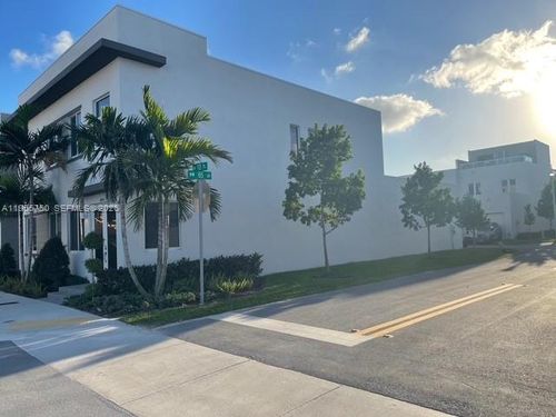 6484-6484 Nw 103rd Pl, Doral, FL, 33178-4030 | Card Image