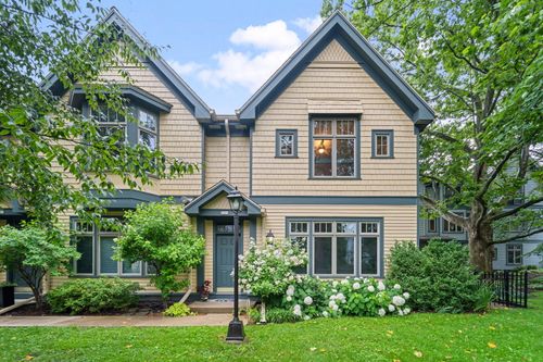 2305 E Stratford Ct, Shorewood, WI, 53211-2631 | Card Image