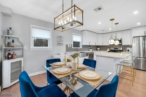 330 W Passaic Ave, Bloomfield, NJ, 07003-5522 | Card Image