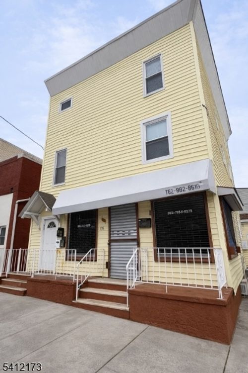 135 Hudson St, Newark, NJ, 07103-2885 | Card Image
