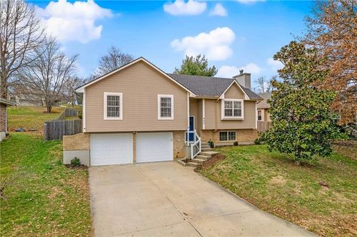 902 Sw Foxtail Drive, Grain Valley, MO, 64029 | Card Image