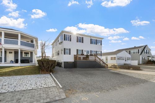 b-555 Hudson Street, Seabrook, NH, 03874 | Card Image