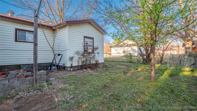 805 2 Nd St, House other with 3 bedrooms, 2 bathrooms and null parking in Quinton OK | Image 28